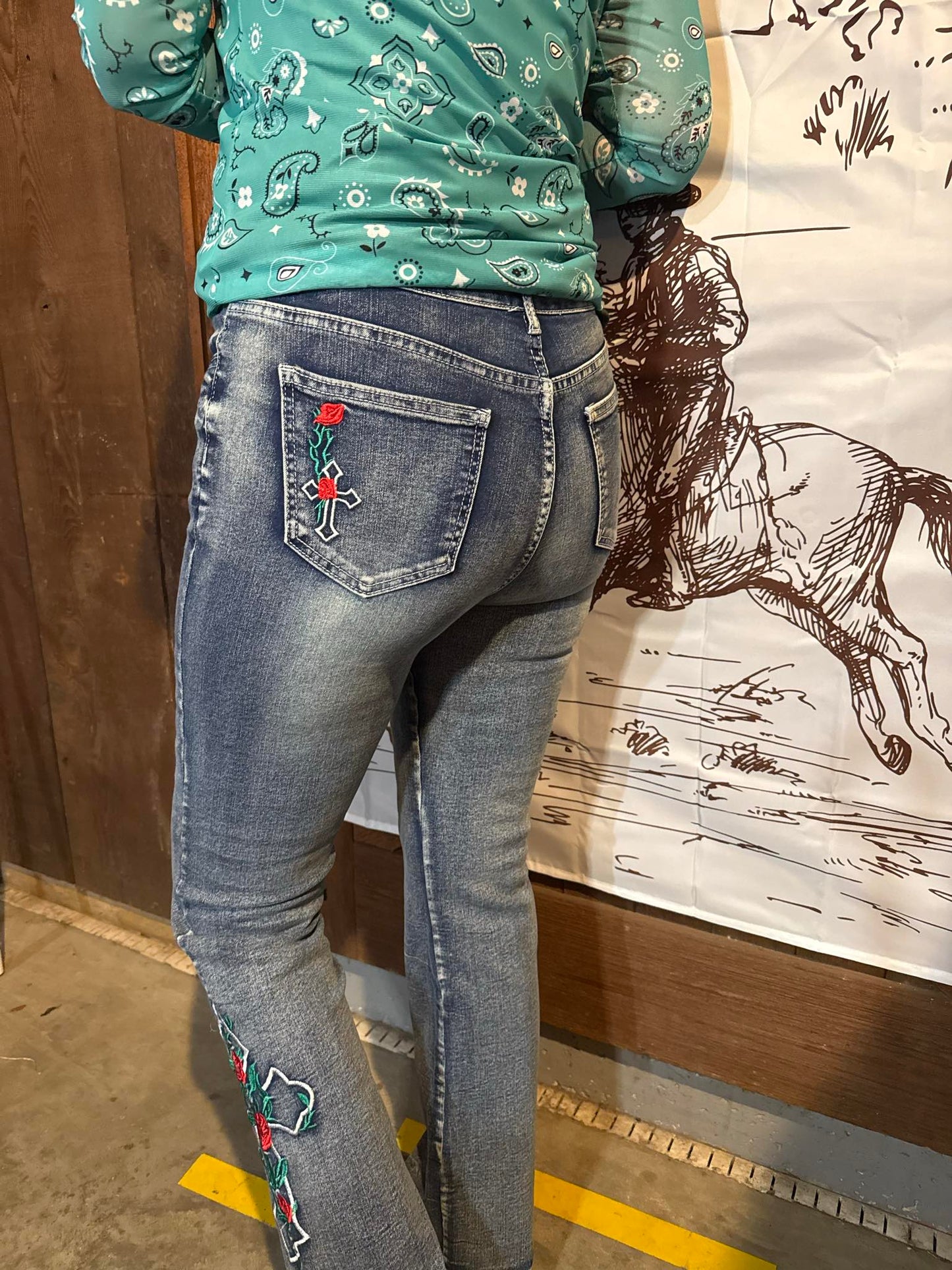 Faith in Bloom Embroidered Jeans – Size Large (30" Inseam)