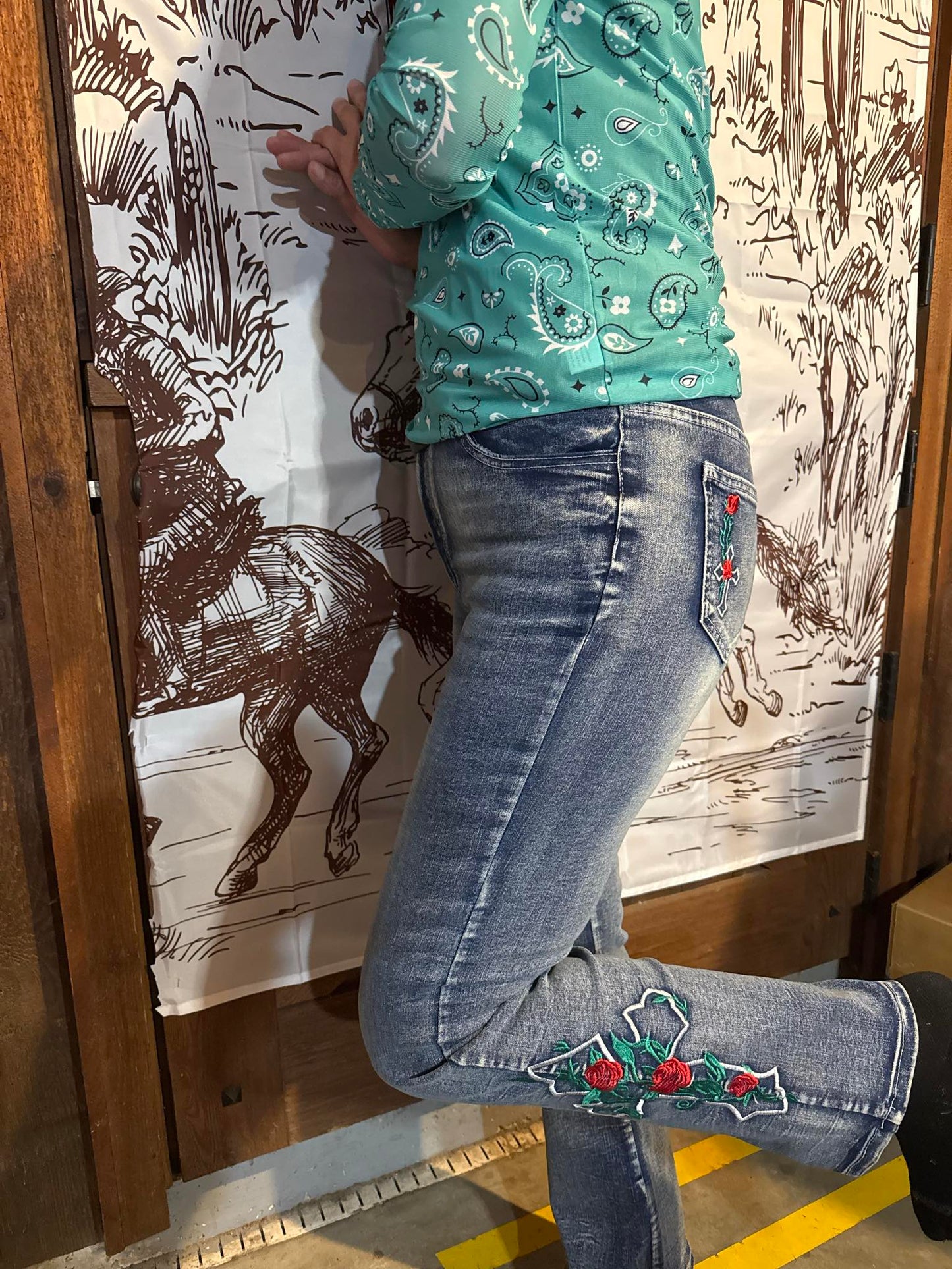 Faith in Bloom Embroidered Jeans – Size Large (30" Inseam)
